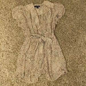 Short sleeved light pink flowery blouse